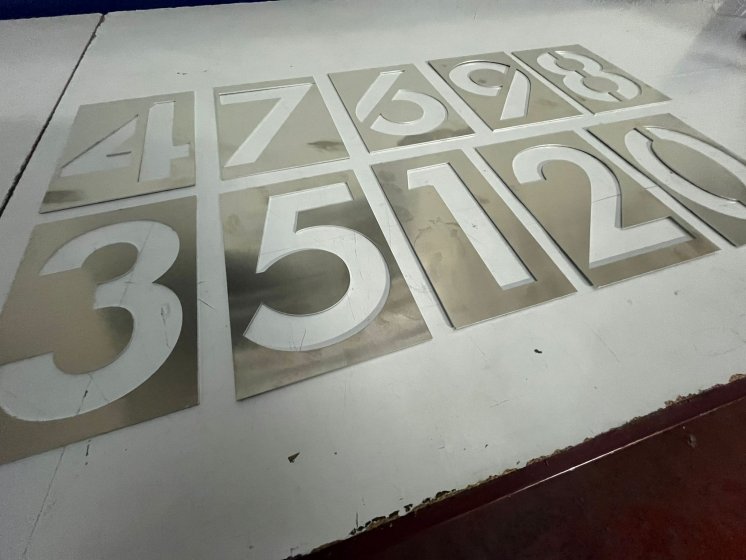 Plantillas en aluminio para pintar o rotular.