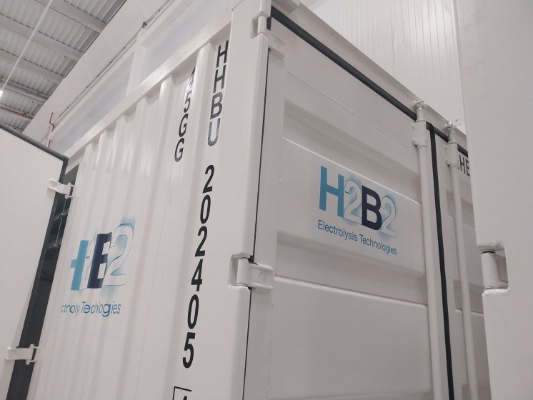 Rotulaci&oacute;n de contenedor mar&iacute;timo para H2B2 en Dos Hermanas Sevilla.