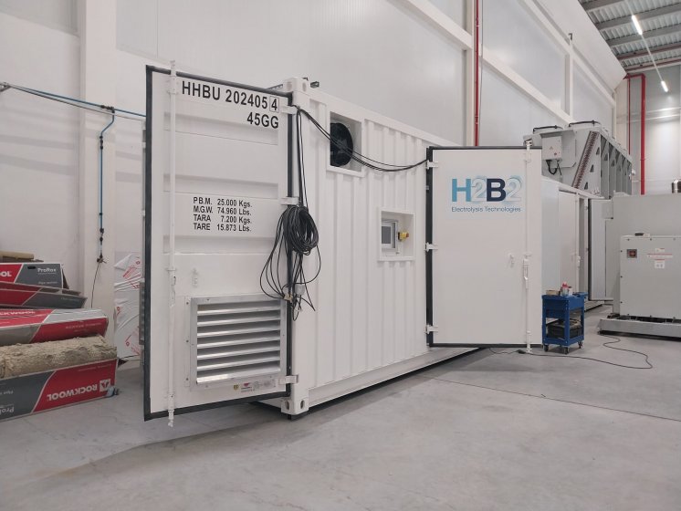 Rotulaci&oacute;n de contenedor mar&iacute;timo para H2B2 en Dos Hermanas Sevilla.