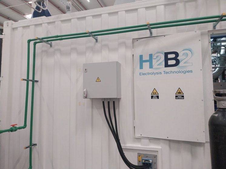 Rotulaci&oacute;n de contenedor mar&iacute;timo para H2B2 en Dos Hermanas Sevilla.