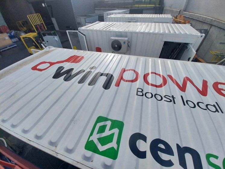 Rotulaci&oacute;n de contenedores container en vinilo de corte especial para CenSolutions en Dos Hermanas Sevilla.