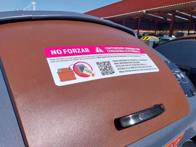 Rotulaci&oacute;n de contenedores en vinilo de alto agarre para el Ayuntamiento de Chiclana C&aacute;diz.