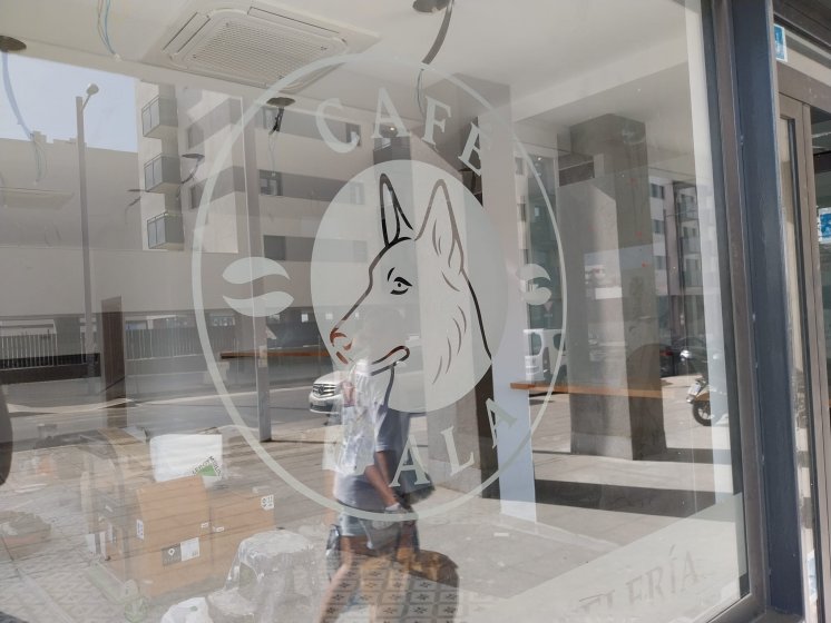 Rotulaci&oacute;n de cristal en vinilo &aacute;cido para Caf&eacute; Gala Sevilla.