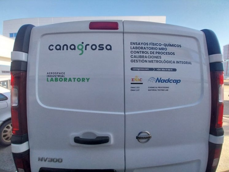 Rotulaci&oacute;n de furgoneta con vinilos en impresi&oacute;n digital laminado. Trabajo para Doxmedia en Sevilla.