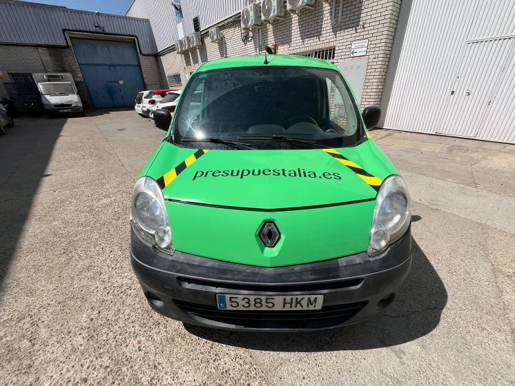 Rotulaci&oacute;n de furgoneta en integral de Reanult Kangoo, con vinilos fundidos para Presupuestalia en Sevilla.