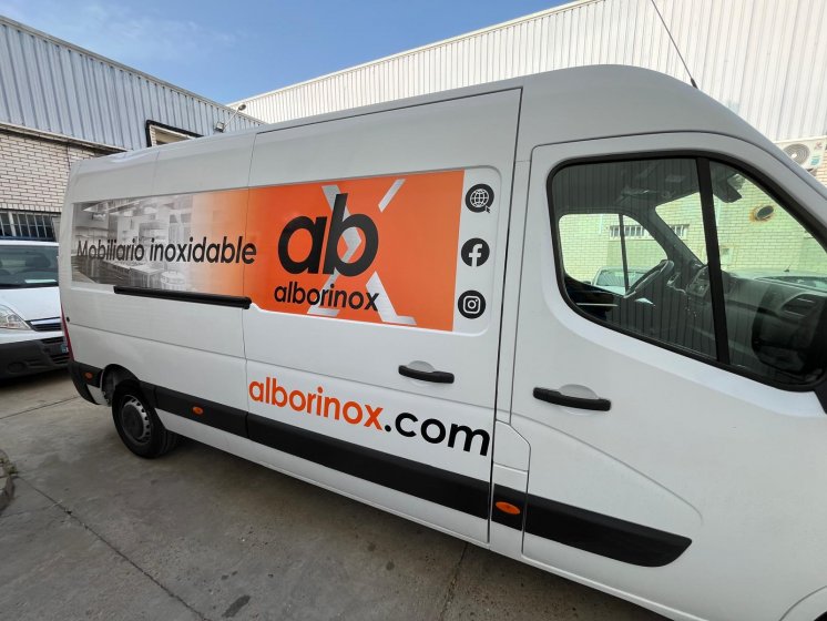 Rotulación de furgoneta en vinilo laminado UV. Alborinox en Dos Hermanas Sevilla.