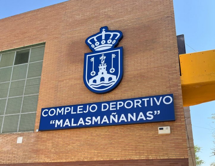 R&oacute;tulo caja corp&oacute;rea luminosa con frente en metacrilato para Centro Deportivo Malasma&ntilde;anas en Alacl&aacute; de Guadaira Sevilla.