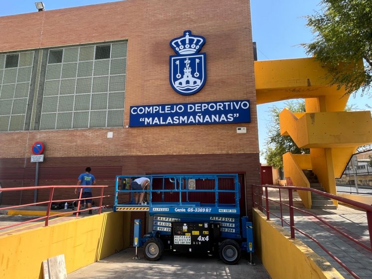 R&oacute;tulo caja corp&oacute;rea luminosa con frente en metacrilato para Centro Deportivo Malasma&ntilde;anas en Alacl&aacute; de Guadaira Sevilla.
