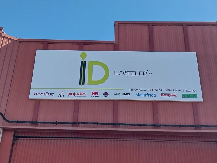 R&oacute;tulo cartel en bandeja con bastidor interior y rotulado con protecci&oacute;n UV. Para ID Hosterler&iacute;a en Dos Hermanas Sevilla.