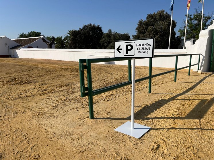 R&oacute;tulo cartel indicador de finca para Acesur en Sevilla.