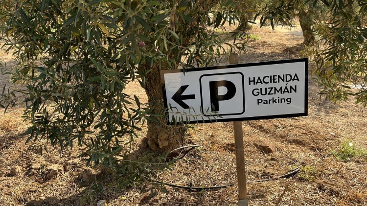 R&oacute;tulo cartel indicador de finca para Acesur en Sevilla.