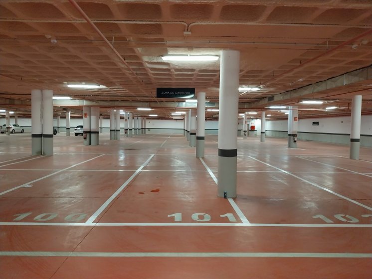 R&oacute;tulo cartel indicador para centro comercial en Alacal&aacute; de Guadaira Sevilla.