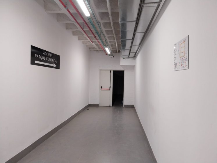 R&oacute;tulo cartel indicador para centro comercial en Alacal&aacute; de Guadaira Sevilla.