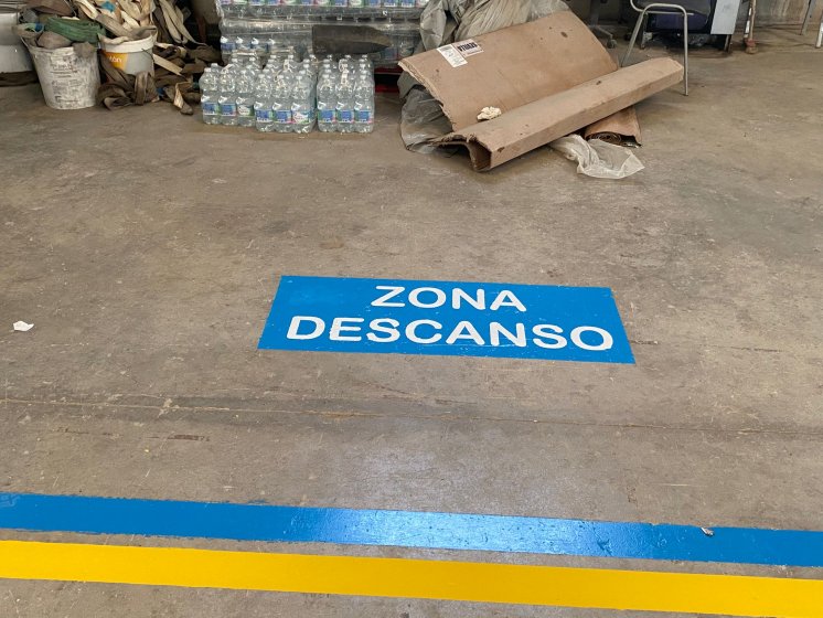 Se&ntilde;alizaci&oacute;n de suelo para fabrica de Domar en Sevilla.