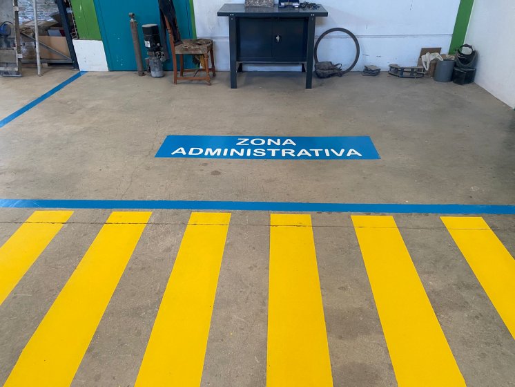Se&ntilde;alizaci&oacute;n de suelo para fabrica de Domar en Sevilla.