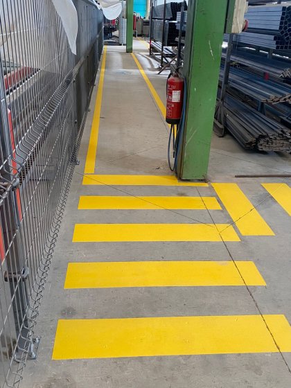 Se&ntilde;alizaci&oacute;n de suelo para fabrica de Domar en Sevilla.