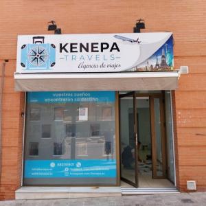 Rotulaci&oacute;n de cristal en vinilo &aacute;cido con impresi&oacute;n digital para Kenepa Montequinto Dos Hermanas Sevilla.