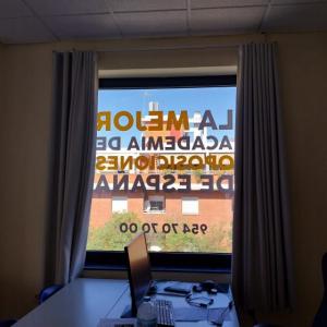 Rotulación de cristales en vinilo impreso y laminado para Ceapro Sevilla.