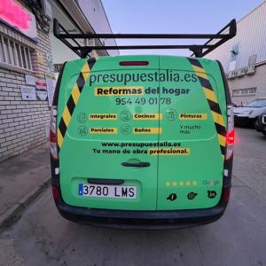 Rotulaci&oacute;n de furgoneta en integral de Reanult Kangoo, con vinilos fundidos para Presupuestalia en Sevilla.