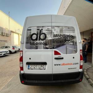 Rotulación de furgoneta en vinilo laminado UV. Alborinox en Dos Hermanas Sevilla.