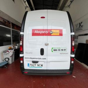 Rotulaci&oacute;n de furgoneta en vinilos de corte para Alayan en Sevilla.