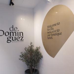 Rotulaci&oacute;n para decoraci&oacute;n de interiores para el Hotel Dom&iacute;nguez en Sevilla.