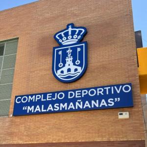 R&oacute;tulo caja corp&oacute;rea luminosa con frente en metacrilato para Centro Deportivo Malasma&ntilde;anas en Alacl&aacute; de Guadaira Sevilla.