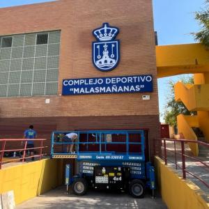 R&oacute;tulo caja corp&oacute;rea luminosa con frente en metacrilato para Centro Deportivo Malasma&ntilde;anas en Alacl&aacute; de Guadaira Sevilla.