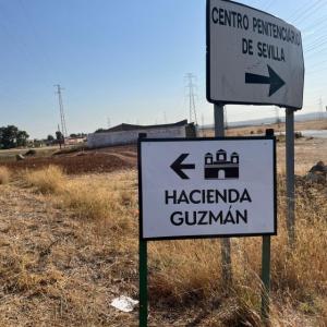 R&oacute;tulo cartel indicador de finca para Acesur en Sevilla.