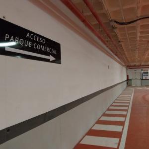 R&oacute;tulo cartel indicador para centro comercial en Alacal&aacute; de Guadaira Sevilla.