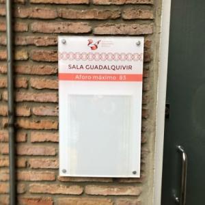 Rótulo cartel para exterior en metacrilato con impresión a la inversa. Hotel Bellavista Sevilla