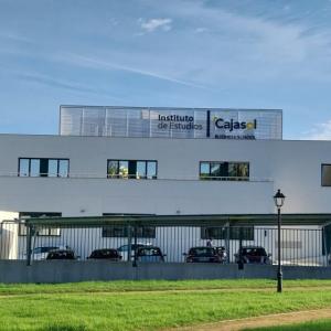 Rótulos en letras corpóreas iluminadas con led, Instituto Cajasol. Trabajo para el Grupo Recio en Sevilla. Rótulos en letras corpóreas iluminadas con led, Instituto Cajasol. Trabajo para el Grupo Recio en Sevilla.