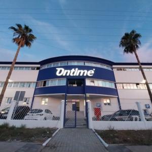 Rótulos en letras corpóreas iluminadas con led, Ontime. Trabajo para el Spal Servicios en Sevilla. Rótulos en letras corpóreas iluminadas con led, Ontime. Trabajo para el Spal Servicios en Sevilla.