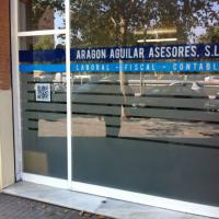 Aragón Aguilar Acesores - Sevilla. Rotulación de vinilos en impresión digital y al ácido