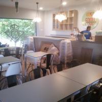 Cafetería Real Betis Balompiés.  Rotulación de vinilos en impresión digital y al ácido
