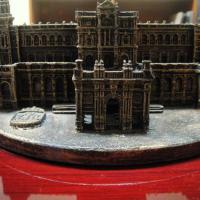 Capitan&iacute;a General Sevilla, Edificio Plaza de Espa&ntilde;a. Trofeo 3D en resina