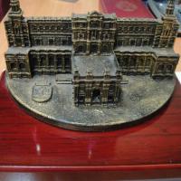 Capitan&iacute;a General Sevilla, Edificio Plaza de Espa&ntilde;a. Trofeo en 3D en resina.