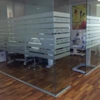 Clínicas Oftalvil, Avda. de la Buhaíra Sevilla,  Rotulación de vinilos en impresión digital y al ácido