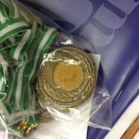 Medalla trofeo con cinta de Andalucía genérica para Colegio Alminar, Dos Hermanas Sevilla