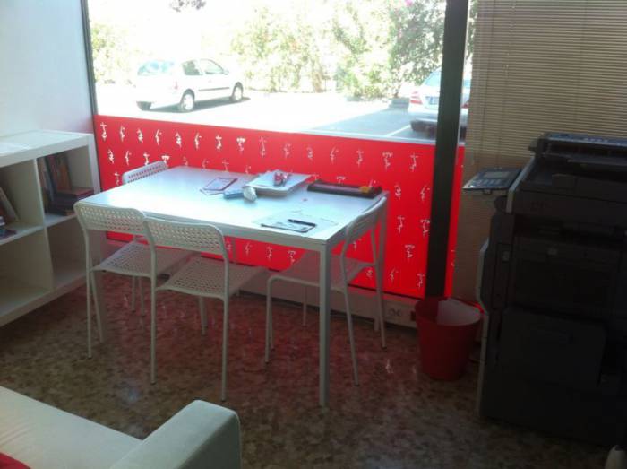 Academia Couckes English Sevilla. Rotulación de vinilos en impresión digital y al ácido