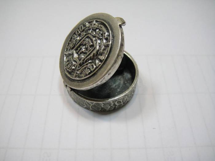 Asociaci&oacute;n Sagunto 7, Sevilla. Pastillero en plata grabado