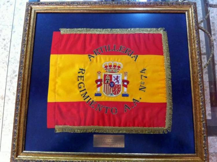 Bandera Estandarte de honor. Regimiento de Artiller&iacute;a A.A. N&ordm; 74