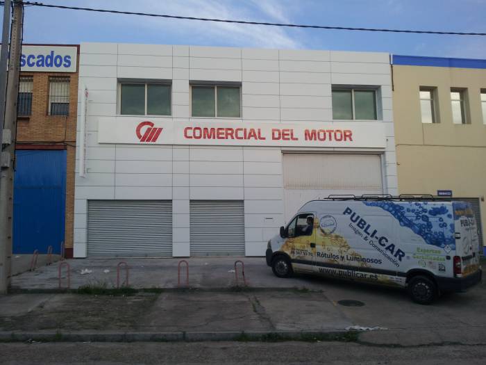 Comercial del Motor, Sevilla. Frente calado + iluminación