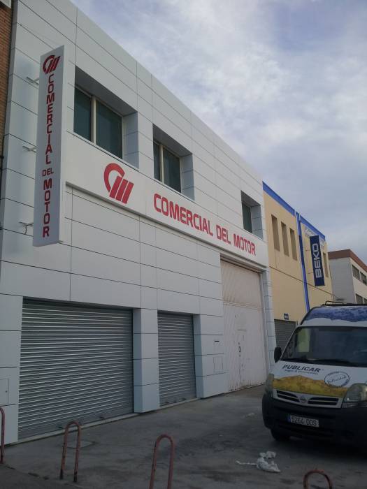 Comercial del Motor, Sevilla. Frente calado + iluminaci&oacute;n