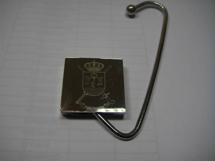 Cuartel General de la Fuerza Terrestre ( Futer ) Capitan&iacute;a General de Sevilla. Cuelga bolso grabado a l&aacute;ser. 