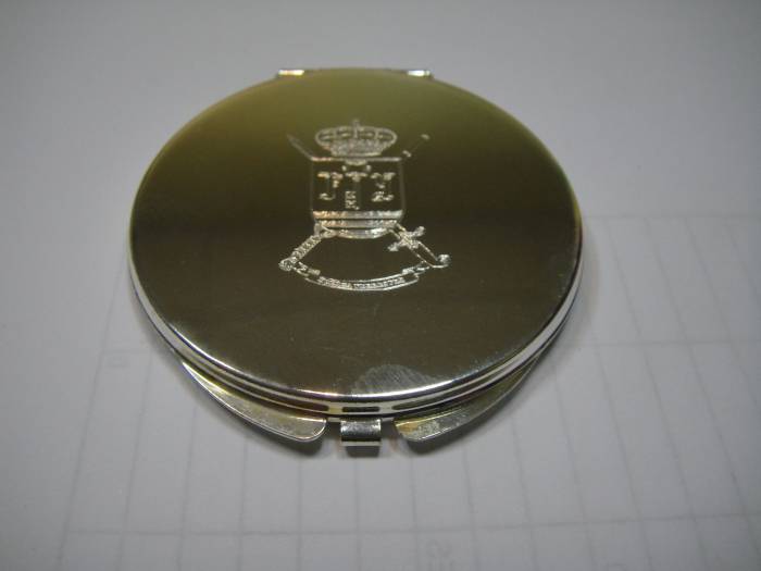 Cuartel General de la Fuerza Terrestre ( Futer ) Capitan&iacute;a General de Sevilla . Espejo de plata grabado a l&aacute;ser