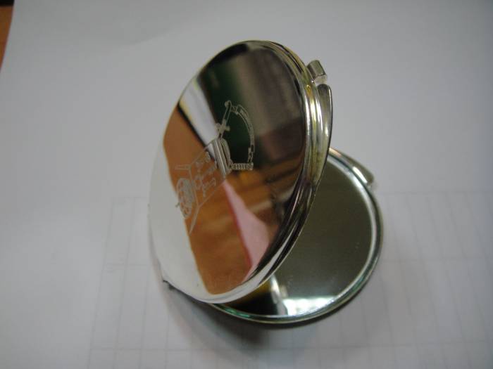 Cuartel General de la Fuerza Terrestre ( Futer ) Capitan&iacute;a General de Sevilla.  Espejo de plata grabado a l&aacute;ser