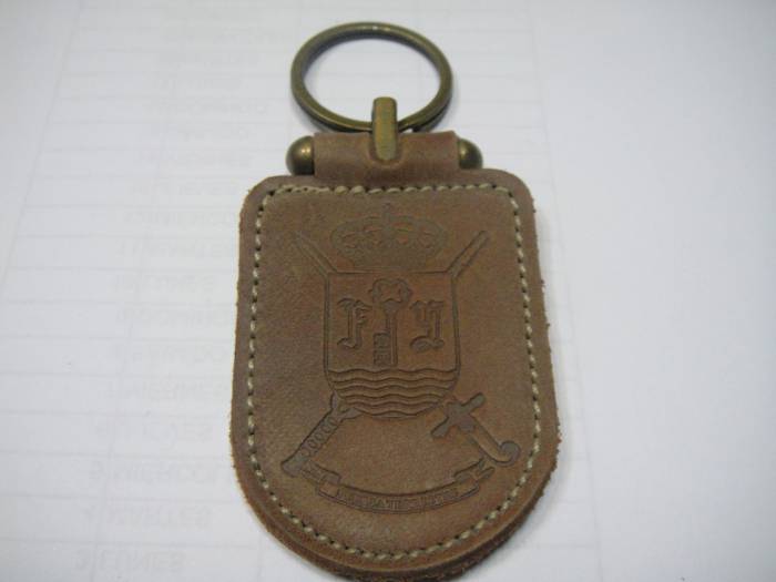Cuartel General de la Fuerza Terrestre ( Futer ) Capitan&iacute;a General de Sevilla. llavero en piel de ubrique termosellado.