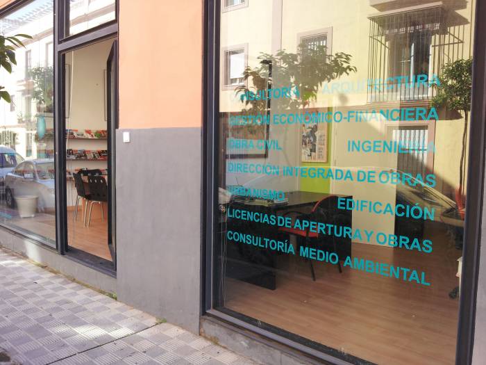 Ingravitto.  Rotulación de vinilos en impresión digital y al ácido