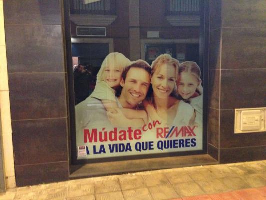 Re/Max, Dos Hermanas Sevilla.  Rotulación de vinilos en impresión digital y al ácido